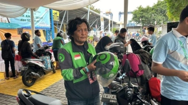 Ojol Ini Mudik Dadakan Selepas Ngojek, Bawa Motornya Naik Kapal Laut ke Semarang