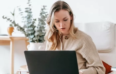 8 Tanda Kamu Termasuk Orang Kelas Atas Menurut Psikologi, Salah Satunya Attitude yang Santun