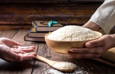 Niat Zakat Fitrah untuk Diri Sendiri, Istri, Anak Hingga Keluarga Lengkap Dengan Arab dan Latinnya