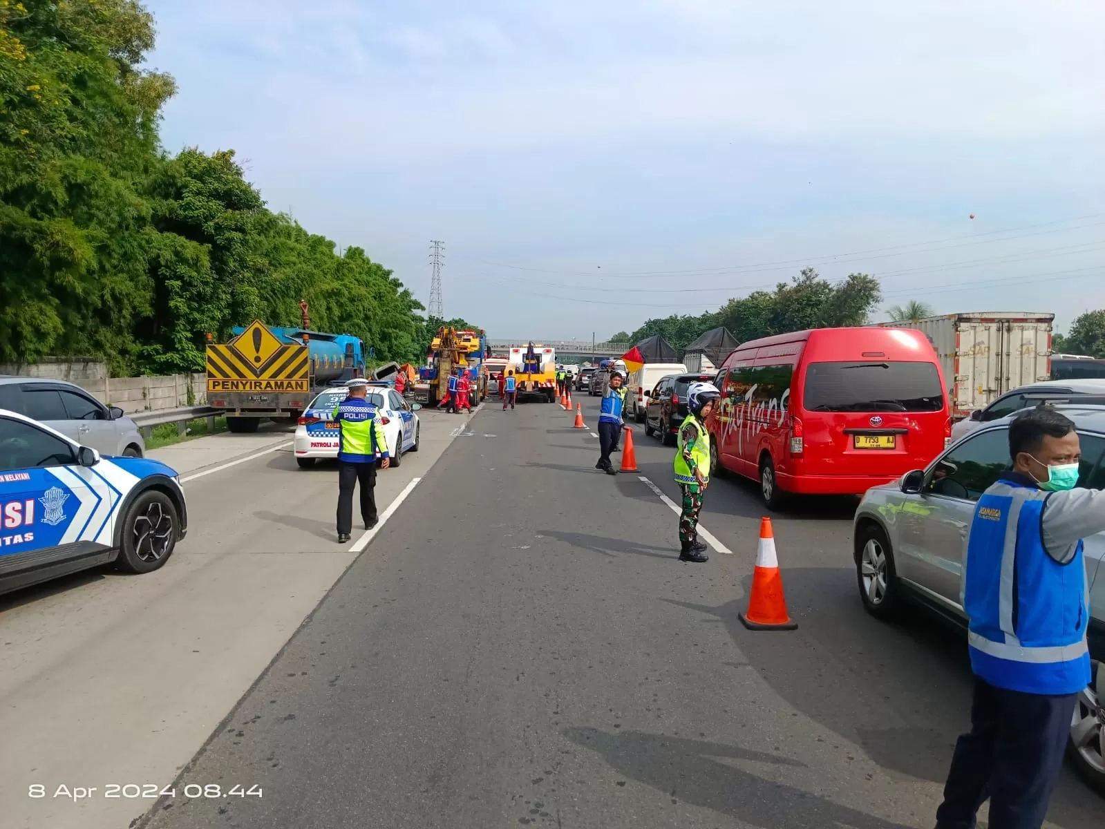 Polda Jateng dan Korlantas Polri Tingkatkan Pengamanan, Berlakukan Sistem Satu Arah di Tol Trans Jawa