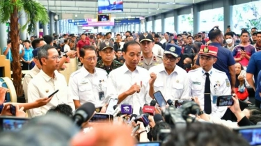 Tinjau Stasiun Pasar Senen Setelah Puncak Arus Mudik, Jokowi: Tak Ada yang Desak-desakkan