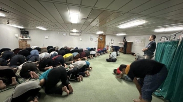 Cerita Mahmuri, Panjarwala dan Imam Salat Tarawih KM Dobonsolo Sejak 1996