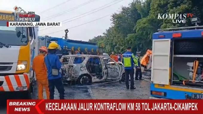 Kecelakaan di Jalur Kontraflow Tol Jakarta-Cikampek: Diduga 8 Orang Tewas, 2 Minibus Ludes Terbakar