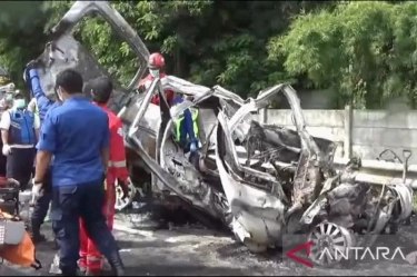 Gran Max Diduga Melaju di Atas 100 Km/jam saat Tabrakan di Lajur Contraflow Tol Japek KM 58, Tak Ada Bekas Pengereman
