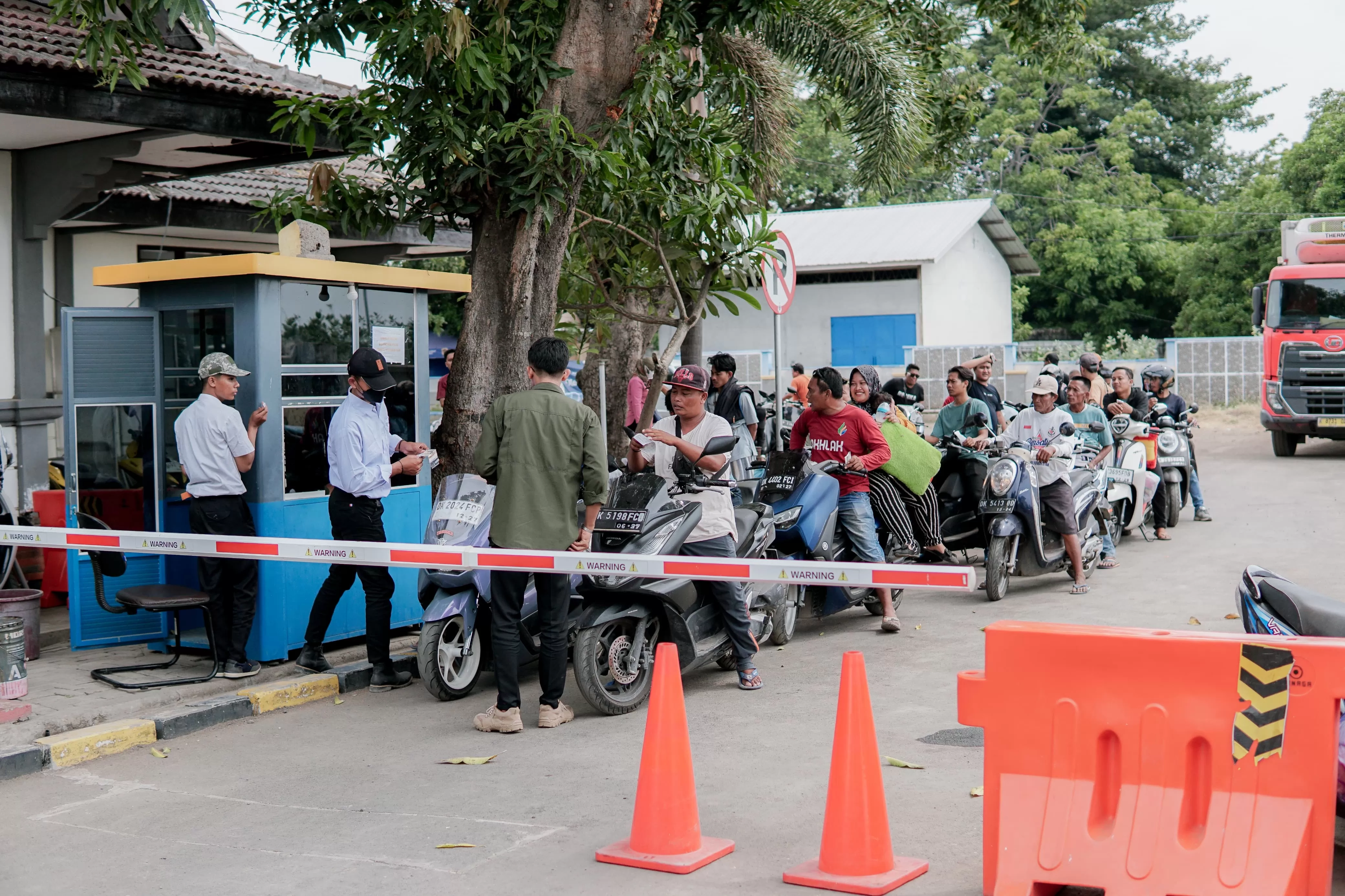 Sampai H-2 Lebaran, Pelabuhan Merak Masih Dipadati Pemudik