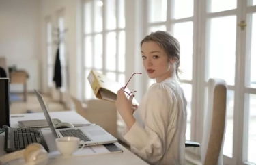 Simak 7 Tanda Perempuan yang Anggun, Salah Satunya Memiliki Selera Penampilan Tinggi