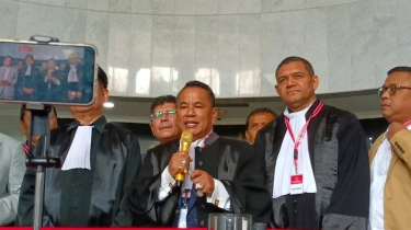 Ditantang Debat Lawan Rocky Gerung, Hotman Paris: Nggak Cocok!