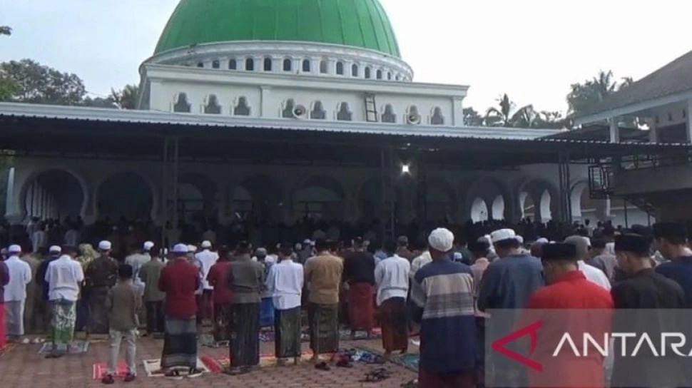 Jemaah di Ponpes Mahfilud Dluror Jember Berlebaran Hari Ini, Begini Metode Hisab dan Rukyatnya