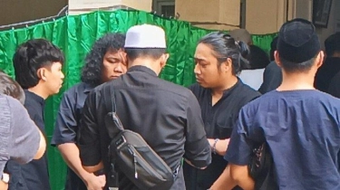 Jenazah Babe Cabita Sampai di Rumah Duka, Tangis Rekan Komika Pecah