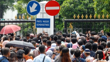 Antrean Open House Sempat Ricuh Hingga Bikin Warga Pingsan, Istana Negara Minta Maaf