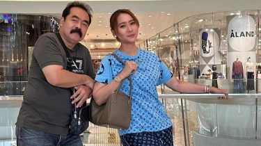 Inul Daratista Ziarah ke Makam Mertua, Batu Nisan dengan Tanda Salib Bikin Warganet Salfok