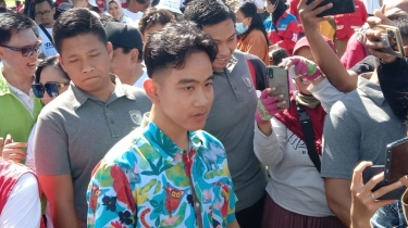 Open House di Solo, Gibran Gercep Ajak Foto Warga yang Datang Pakai Kaos Ganjar