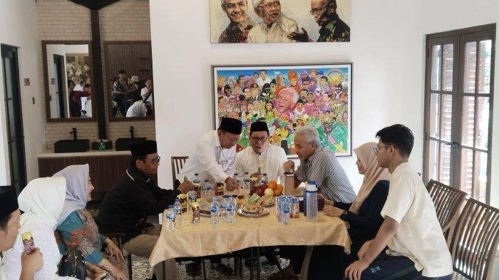 Mahfud MD Silaturahmi ke Rumah Ganjar: Sekarang Satu Kabupaten, Cuma Beda Desa