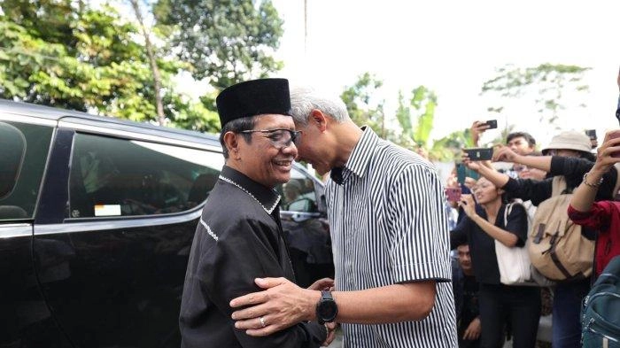Momen Ganjar Gelar Open House Bareng Mahfud di Yogyakarta, Ganjar ke Mahfud: Maaf Belum Ada Kursinya