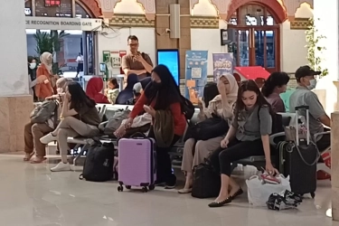 Diprediksi akan Ada 109.485 Pemudik saat Arus Balik, Daop 4 Operasionalkan Tiga KA Tambahan