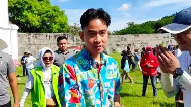 Warga Pakai Kaos 03 Saat Open House di Rumah Dinas, Reaksi Gibran Rakabuming Raka Jadi Sorotan: Diperlakukan Berbeda!