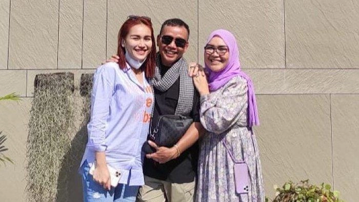 Ayu Ting Ting Segera Dinikahi Fardana, Ayah Rozak Ngebet Punya Cucu: Pengin dari Ayu Empat