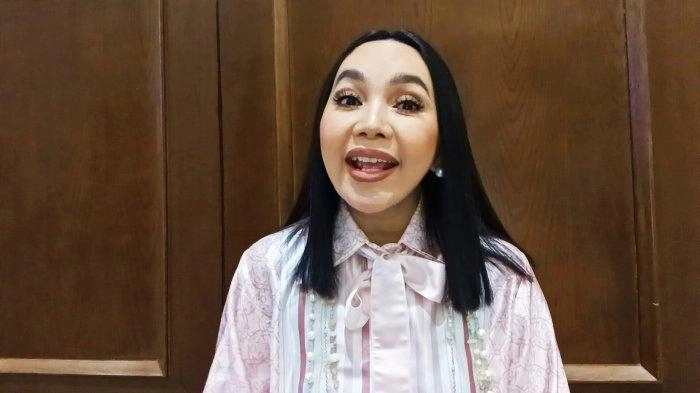 Berlebaran di London, Dewi Gita Bawakan Kerupuk untuk Sang Buah Hati yang Lagi Kuliah di Inggris