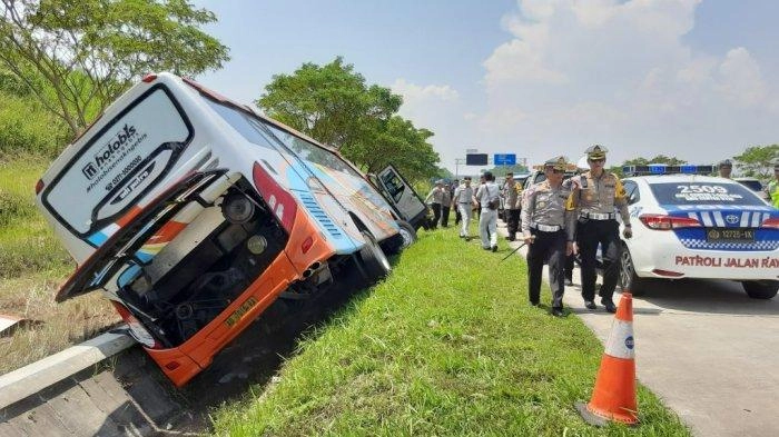 Microsleep Jadi Sebab Kecelakaan Tunggal Bus Rosalia Indah di Batang, Ini Cara Mencegahnya