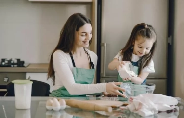 6 Tanda Seorang Wanita Akan Menjadi Ibu yang Luar Biasa Menurut Psikologi, Salah Satunya Self Love
