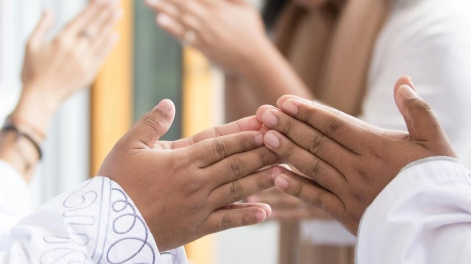 Adab Bertamu ke Rumah Orang, Termasuk Momen Lebaran