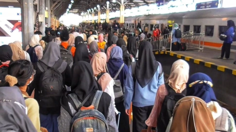 Catat! Ketentuan Ibu Hamil Naik Kereta Api Saat Arus Balik