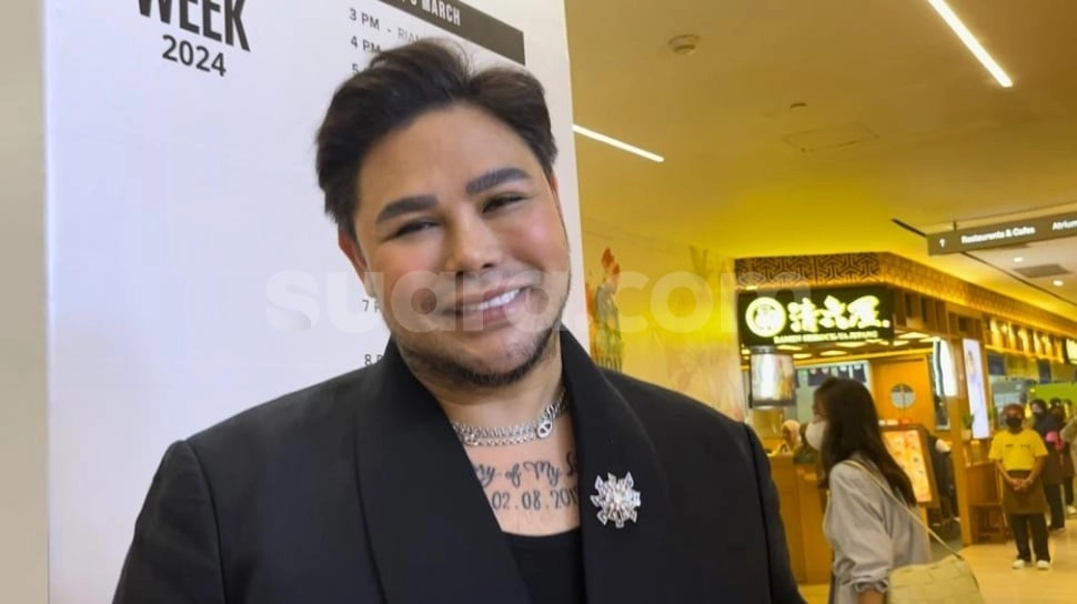 Dikira Cuma Rp20 Ribuan, Ternyata Segini Nominal Asli Uang THR Ivan Gunawan untuk Tetangga