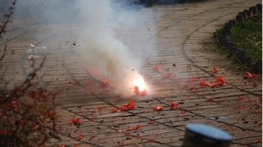 Tradisi Merugikan! Balon Mercon Rusak 5 Rumah dan 1 Mobil di Magelang