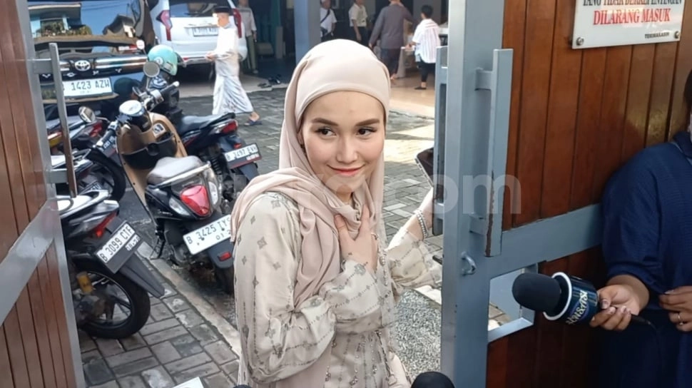 Dibilang Pelit karena Nominal THR, Ayu Ting Ting Kini Dibela: Masih Untung Dikasih