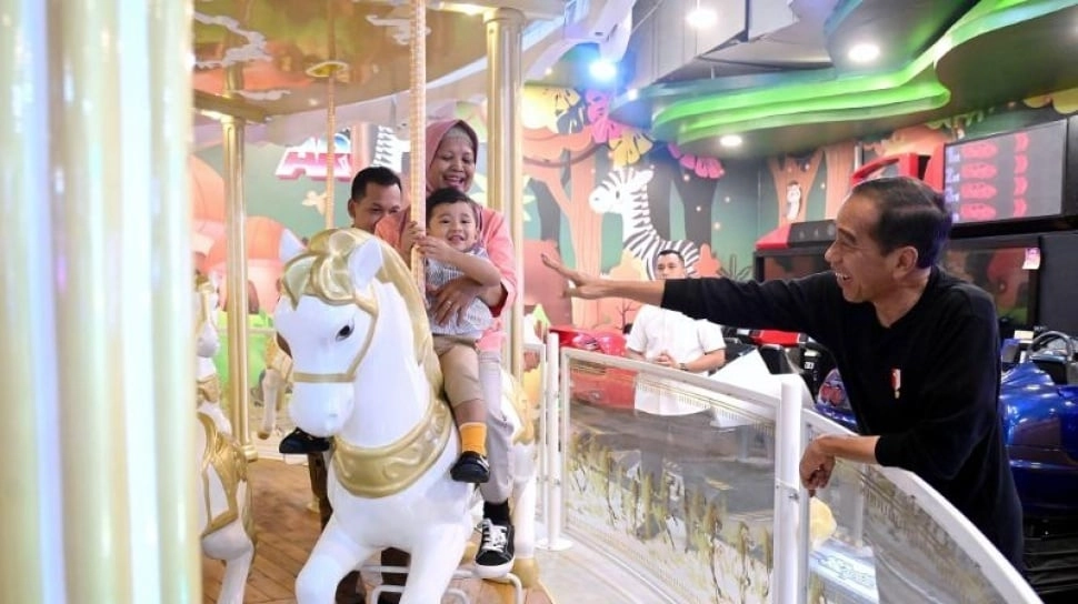 Jokowi Lebaran Kedua Ajak Cucu ke Mal di Medan, Warganet: Untuk Pilgub ya Pak?