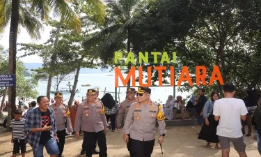 Kapolres Trenggalek Pantau Pengamanan Lebaran di Berbagai Destinasi Wisata dan Lintasi JLS