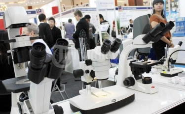 Rumah Perubahan Perkaya Pengetahuan, Petualang Cilik Siap Meneliti Alam dengan Mikroskop