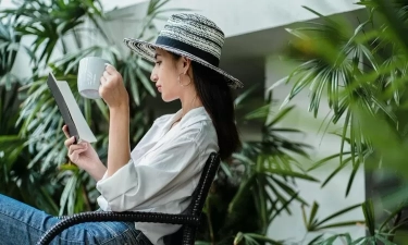 5 Tips Menikmati Waktu Sendiri bagi Seorang Introvert di Tempat Umum, Cobalah Sedikit Terbuka