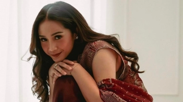 Nagita Slavina Diduga Sengaja Salat Tanpa Mukena agar Dress Tak Kusut, Langsung Ramai Digunjing