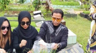 Doddy Sudrajat dan Mayang Ziarah ke Makam Vanessa Angel dan Bibi
