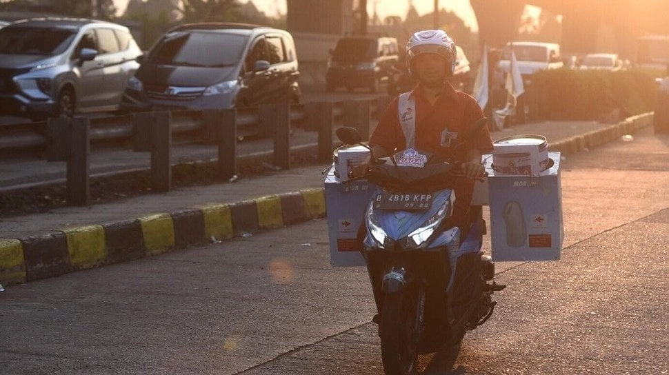 Lebaran 2024: Motoris Pertamina Layani Pemudik dan Galon BBM di Jalur Contraflow