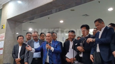 Menggebu-gebu Hotman Paris Lempar Tantangan Ke Rocky Gerung: Aku Tantang Kau Berdebat Hukum!