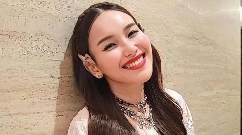 Tak Kalah Mentereng dari Adiknya yang Jadi CEO, Ayu Ting Ting Juga Punya Jabatan Tinggi di Bisnis Skincare