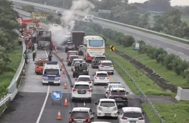Bus Pahala Kencana Terbakar di Jalan Tol Jombang-Mojokerto, Begini Kondisi Para Penumpang dan Kru