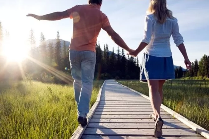 Punya Gebetan Perempuan Gemini? Intip 10 Ciri-Ciri Kepribadian Mereka Agar Bisa Kenal Lebih Dekat