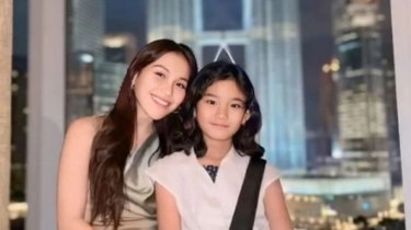 4 OOTD Bilqis Anak Ayu Ting Ting Saat Liburan di Malaysia, Beranjak Remaja Makin Tahu Dandan