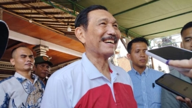 Luhut Ditunjuk Jokowi Kawal Investasi Apple di RI