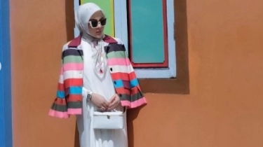 Asik Foto Syawalan, Syahrini Pede Pamer Tas Hermes Miliaran: Shining Banget!