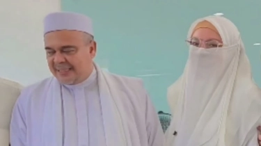Aura Wajah Rizieq Shihab Makin Muda Usai Nikah, Kecantikan Sang Istri Tuai Pujian