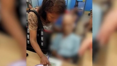 Viral! Perempuan Ini Diduga Bawa Orang Mati ke Bank Demi Dapat Pinjaman