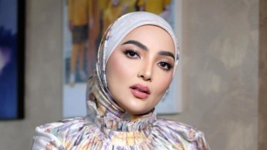 Viral! Sosok Wanita Tua yang Lakukan Ini kepada Ashanty di Depan Kabah Curi Perhatian