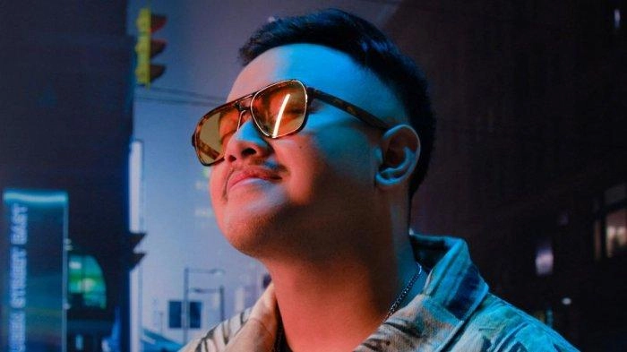 Kegemaran Farrel Hilal Keliling Kota Bareng Pacar di Single 'Di Selatan Jakarta'