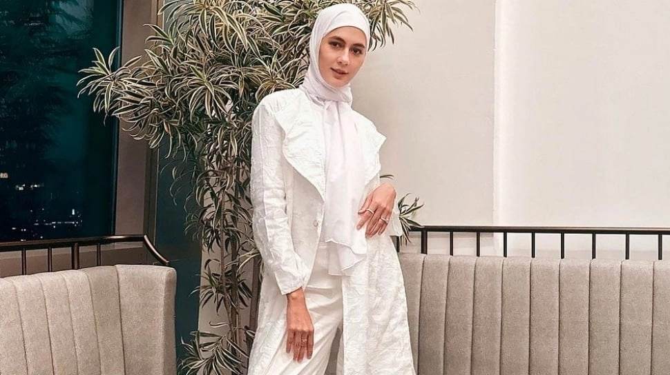 Mantap Berhijab, Ini 5 Potret Paula Verhoeven yang Makin Anggun dan Tetap Modis!
