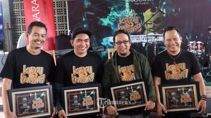 Chord Gitar Lagu Yank - Wali Band, Lirik: Aku Tak Mau Bicara Sebelum Kau Cerita Semua
