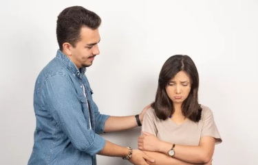 Pacar Posesif? Ini Dia 4 Cara yang Ampuh Menghadapi Perilaku Pacar yang Posesif